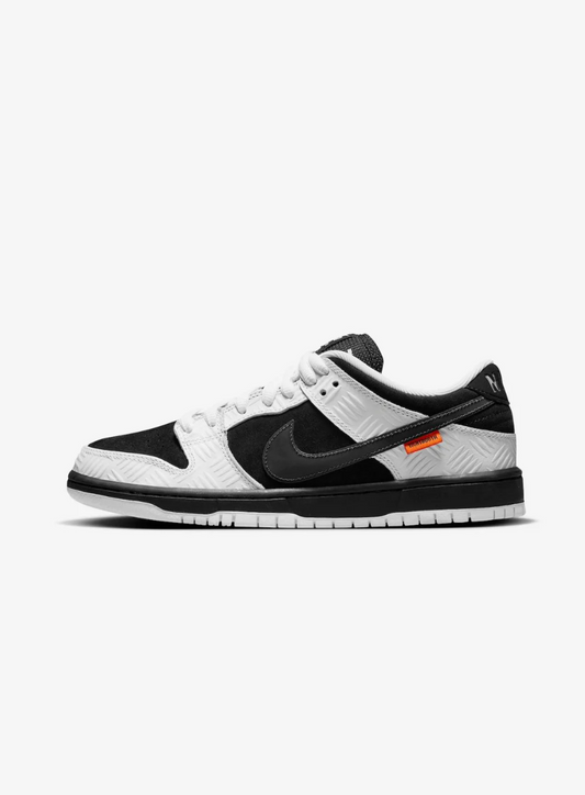 NIKE DUNK LOW SB TIGHTBOOTH